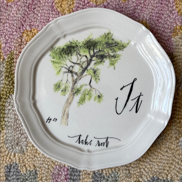 🌳Anthropologie Linea Carta Monogram Canapé Plate T Take Root EUC - Picture 5 of 15